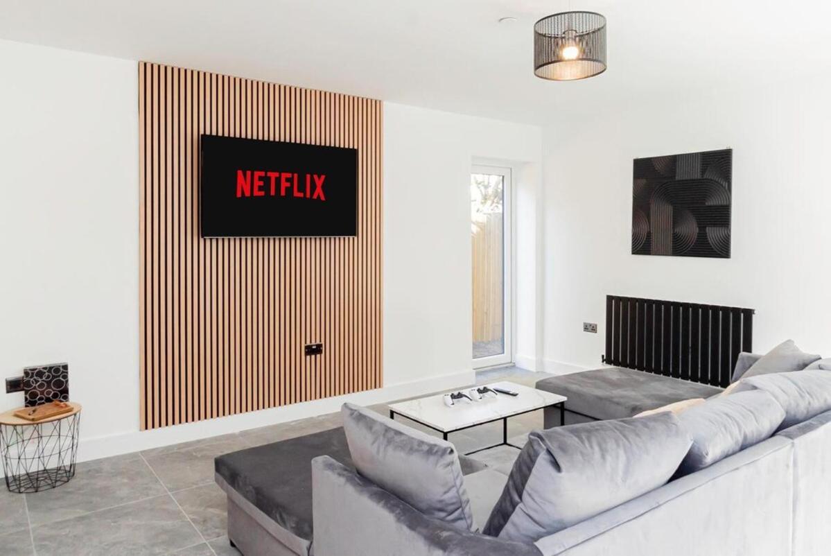 Luxury With Parking Near Everything! Netflix, Pool, Gaming - Long Savings - Perfect For Nhs, Contractors, Relocators * Cardiff