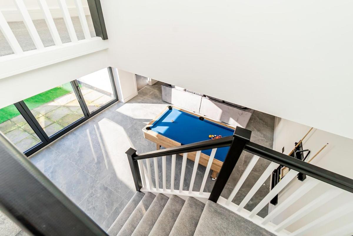 Holiday home Luxury With Parking Near Everything! Netflix, Pool, Gaming - Long Savings - Perfect For Nhs, Contractors, Relocators Cardiff