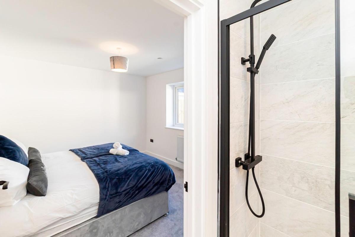 Luxury With Parking Near Everything! Netflix, Pool, Gaming - Long Savings - Perfect For Nhs, Contractors, Relocators Cardiff