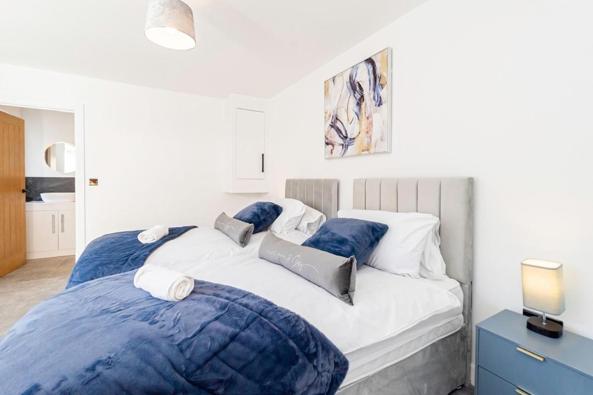 Luxury With Parking Near Everything! Netflix, Pool, Gaming - Long Savings - Perfect For Nhs, Contractors, Relocators * Cardiff